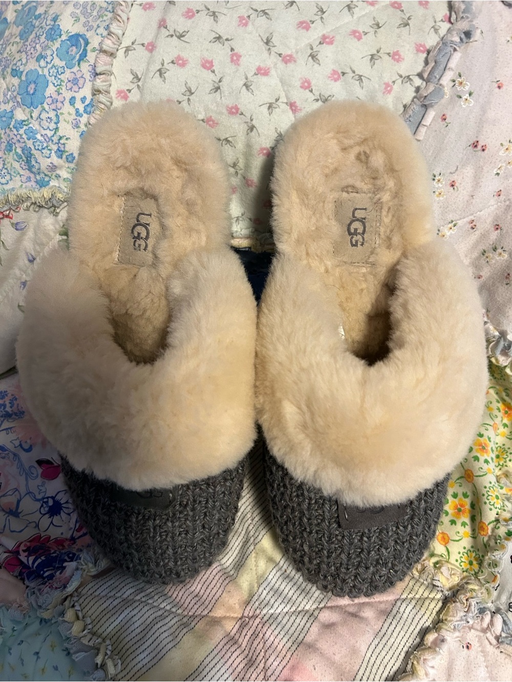 UGG Women's Gray Knit Slippers W/Cream Shearling Trim & Rubber Soles, Sz 8 - Picture 2 of 9